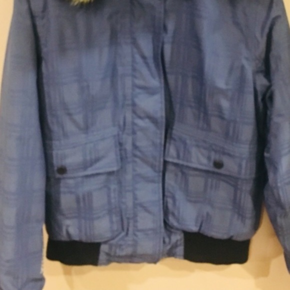 Woolrich Puffer Jacket w/ Removable Hood - Picture 12 of 13